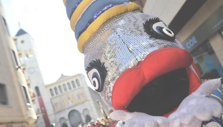 Tren Cercanías circulando